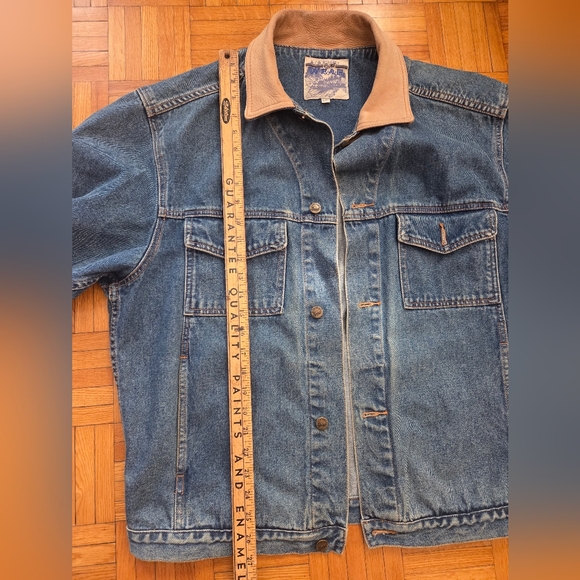 TRUE VINTAGE 90s Men's Denim Jacket | Tan Leather Collar | Trucker Style - Picture 16 of 16